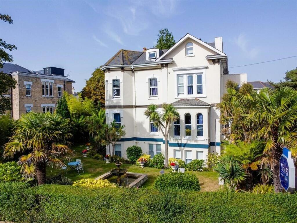 Отель No5 Durley Road - Contemporary Serviced And Борнмут